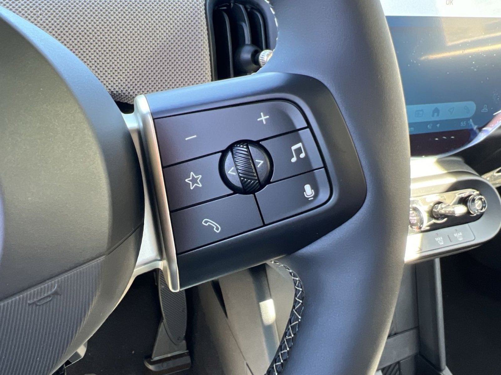 New 2025 MINI Cooper 2-Door Hardtop FWD image 29