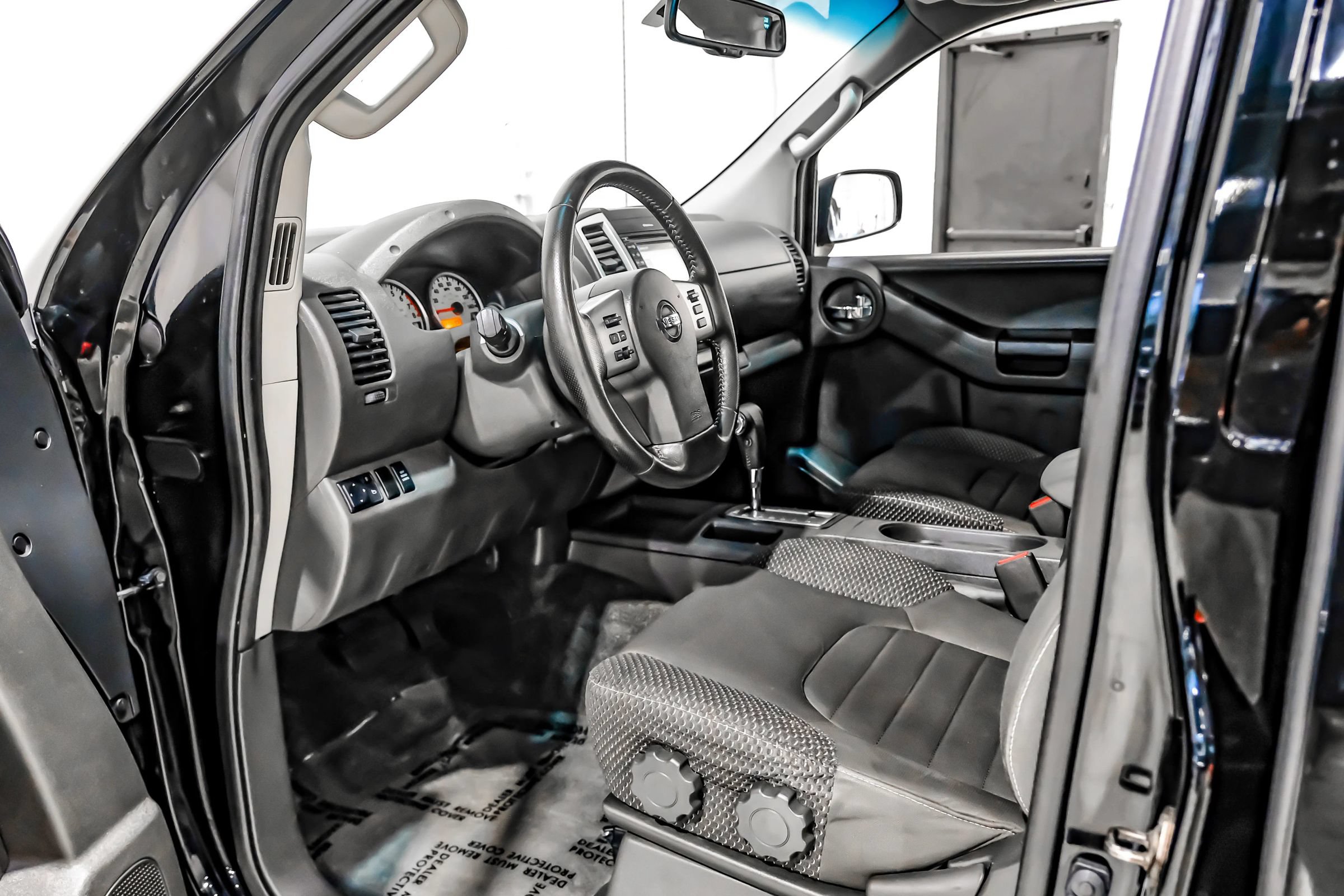 Used 2015 Nissan Xterra PRO-4X AWD/4WD image 13