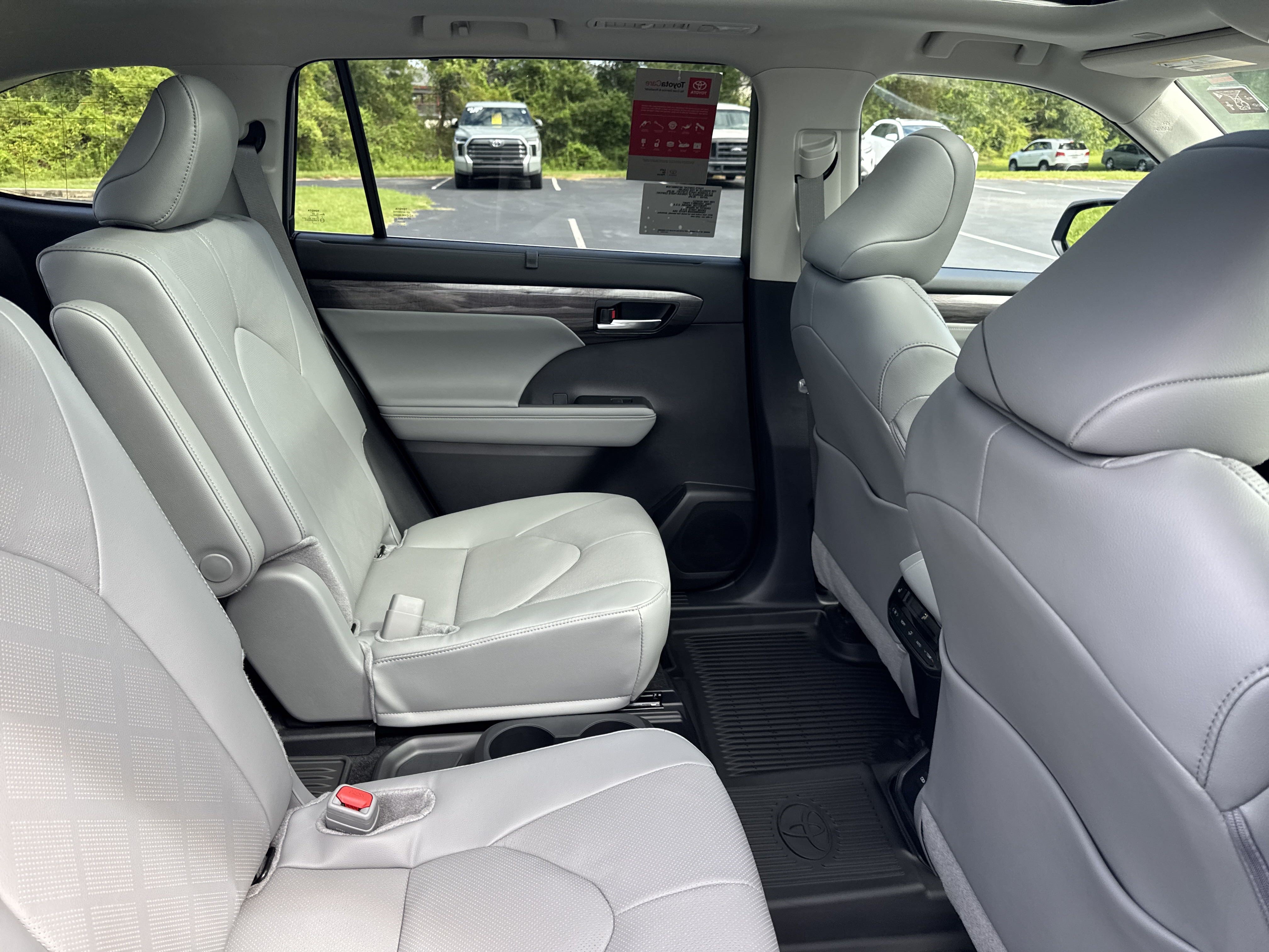 New 2025 Toyota Highlander Platinum AWD/4WD image 30