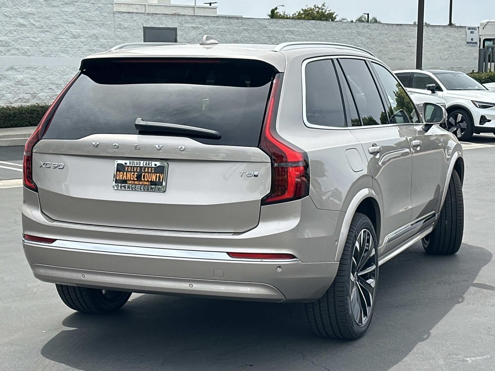 New 2026 Volvo XC90 T8 Plus w/ Protection Package Premier AWD/4WD image 6