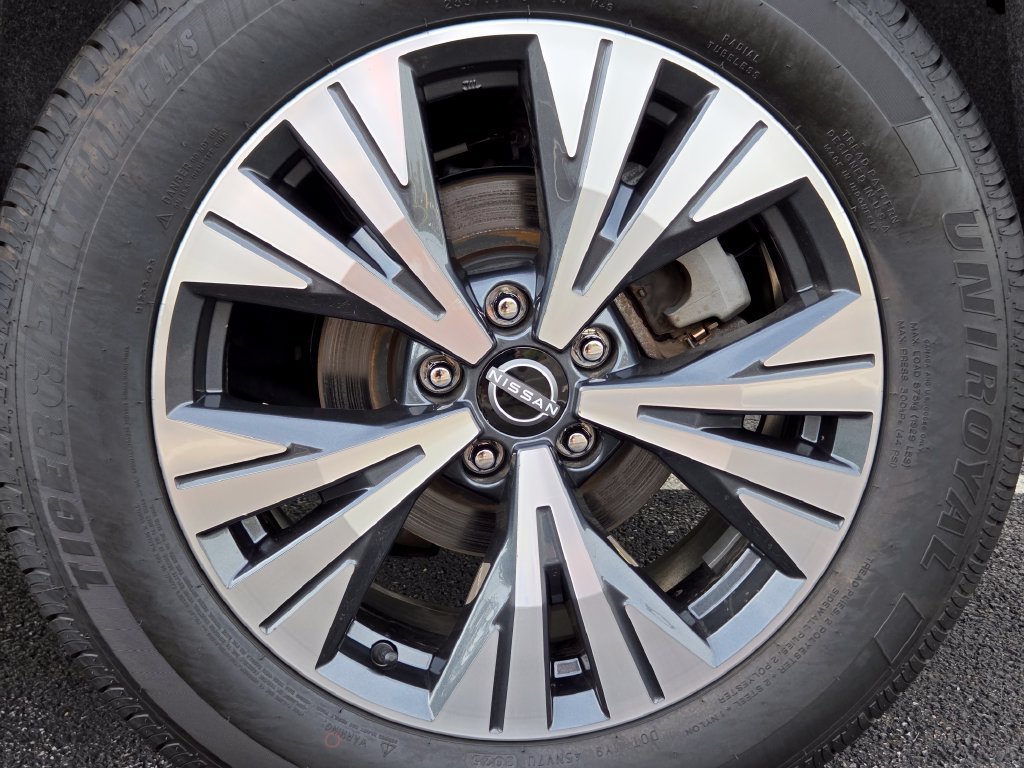 Used 2023 Nissan Rogue SV AWD/4WD image 15