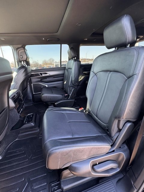 Used 2023 Jeep Wagoneer Series II image 11