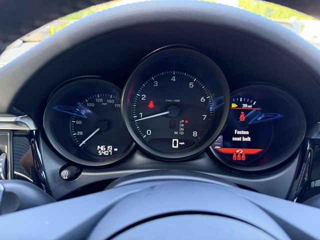 Certified 2024 Porsche Macan AWD/4WD image 31