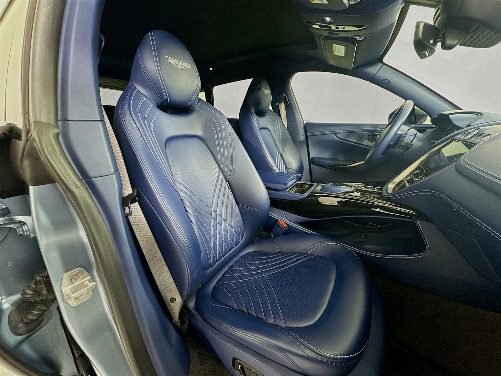 Used 2021 Aston Martin DBX image 8
