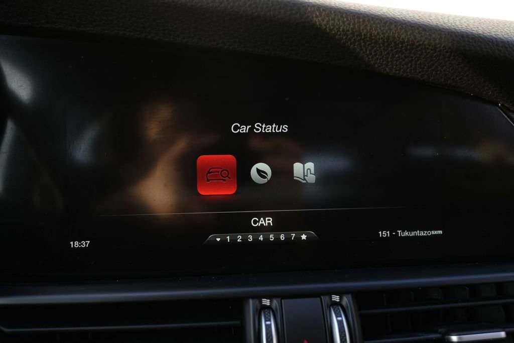 Used 2018 Alfa Romeo Giulia image 54