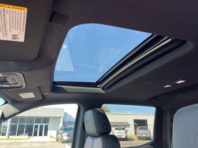Used 2019 Chevrolet Silverado 1500 High Country w/ Technology Package AWD/4WD image 11