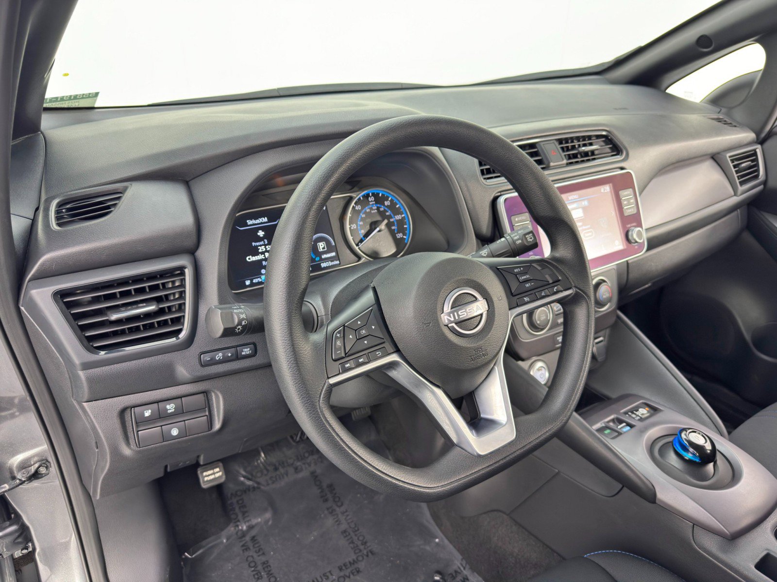 Used 2025 Nissan Leaf S image 12