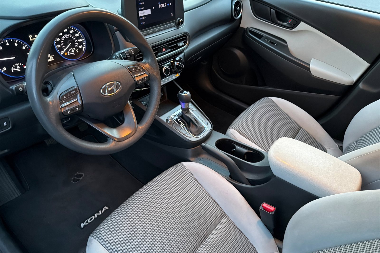 Used 2022 Hyundai Kona SE image 11