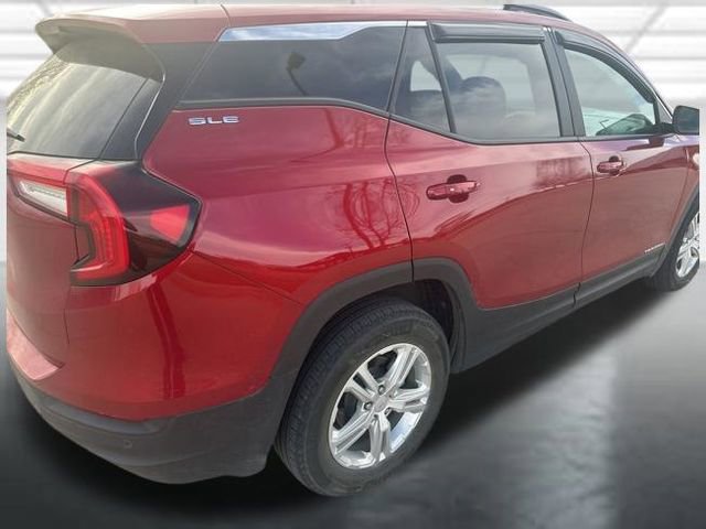 Used 2022 GMC Terrain SLE w/ Driver Convenience Package image 2