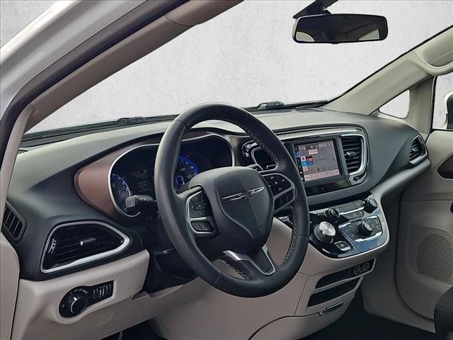 Used 2022 Chrysler Voyager LX FWD image 10