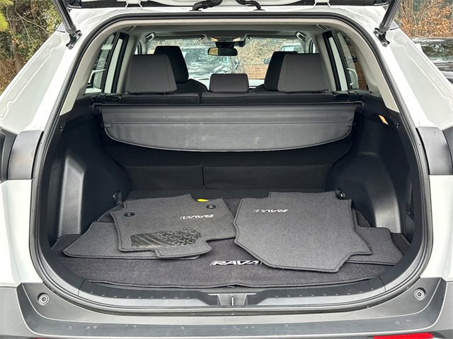 Used 2020 Toyota RAV4 XLE w/ Convenience Package image 6