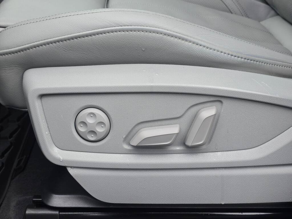 Used 2021 Audi Q5 Prestige w/ Prestige Package AWD/4WD image 41