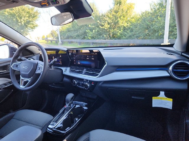 New 2026 Chevrolet Trax LT w/ Sunroof Package FWD image 19