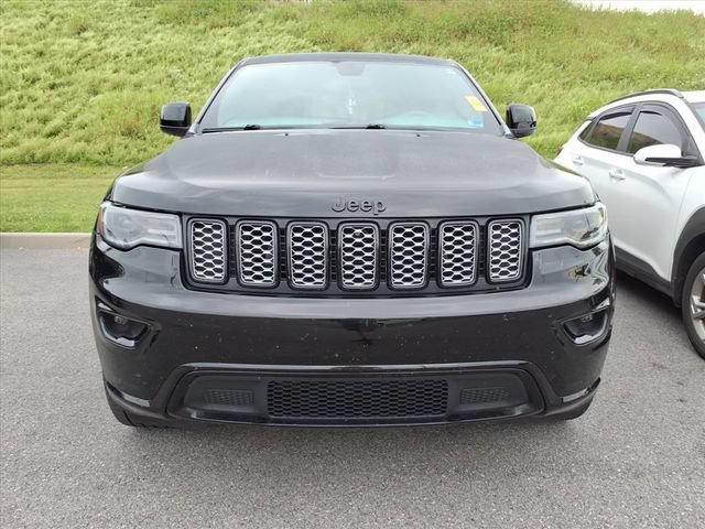 Used 2017 Jeep Grand Cherokee Limited AWD/4WD image 12
