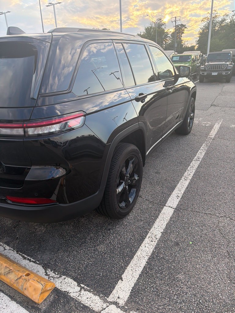 Certified 2025 Jeep Grand Cherokee Altitude AWD/4WD image 3