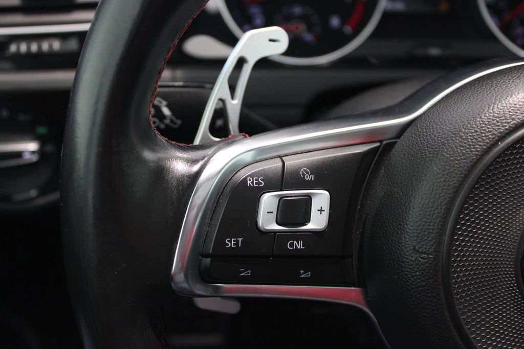 Used 2018 Volkswagen GTI SE image 19