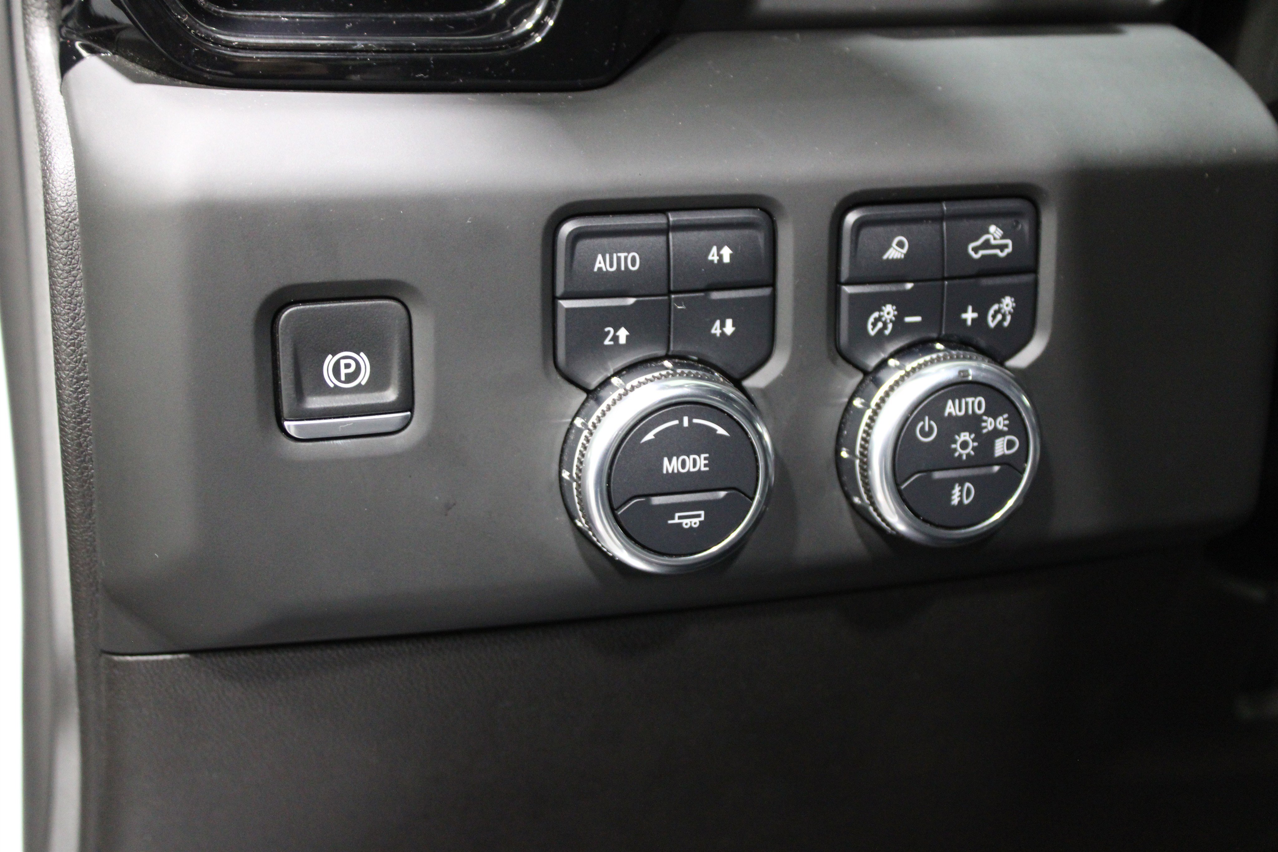 Used 2025 GMC Sierra 2500 AT4X w/ AT4X AEV Edition image 11