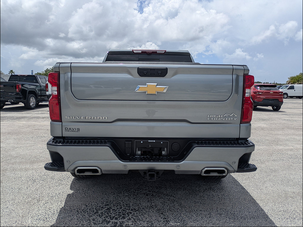 Used 2025 Chevrolet Silverado 1500 High Country AWD/4WD image 6
