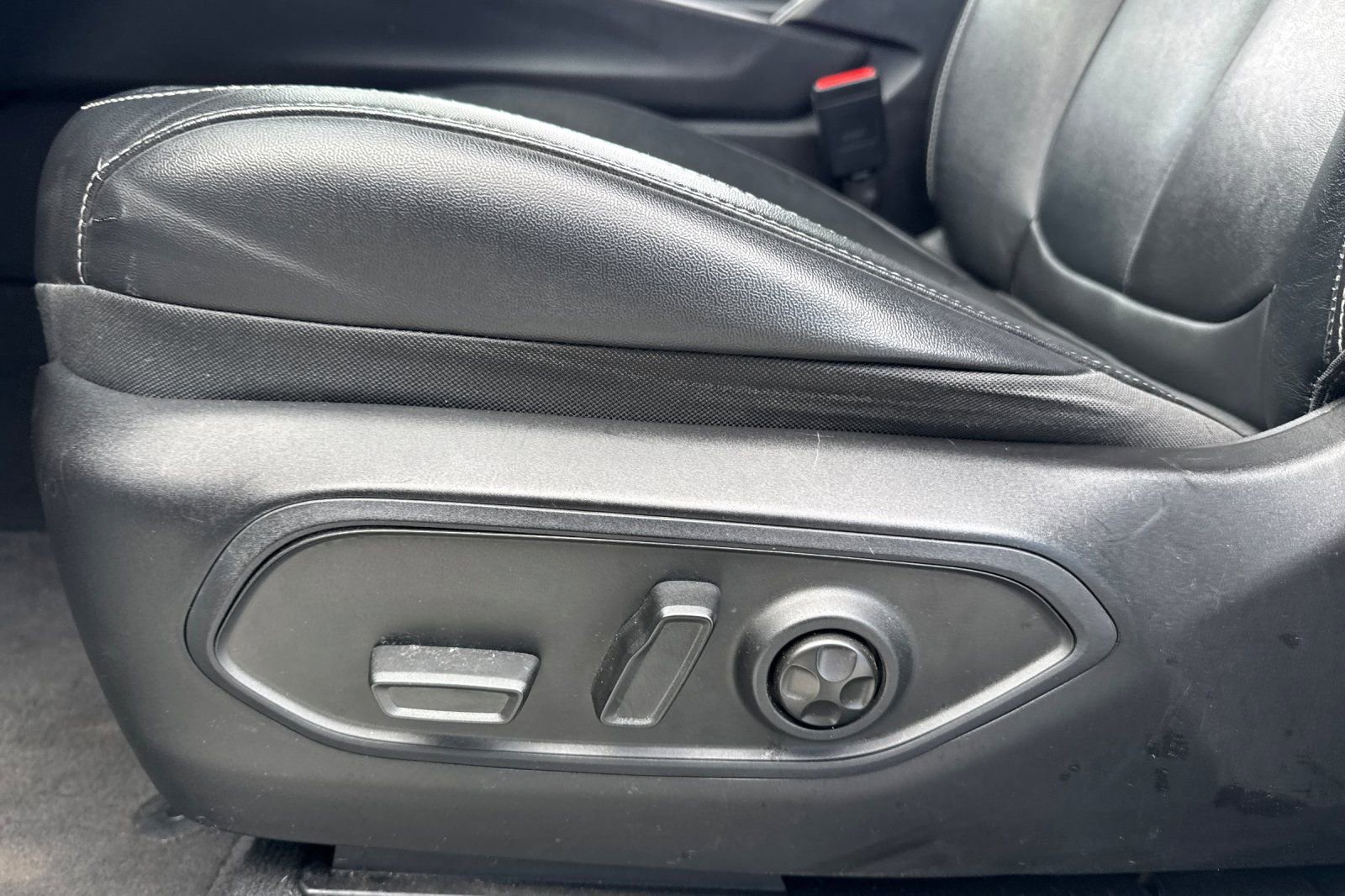 Used 2022 Jeep Grand Cherokee Limited image 14