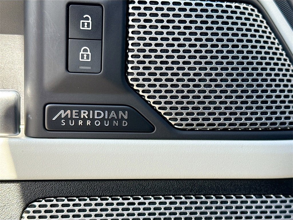 Used 2023 Land Rover Defender 130 SE image 20