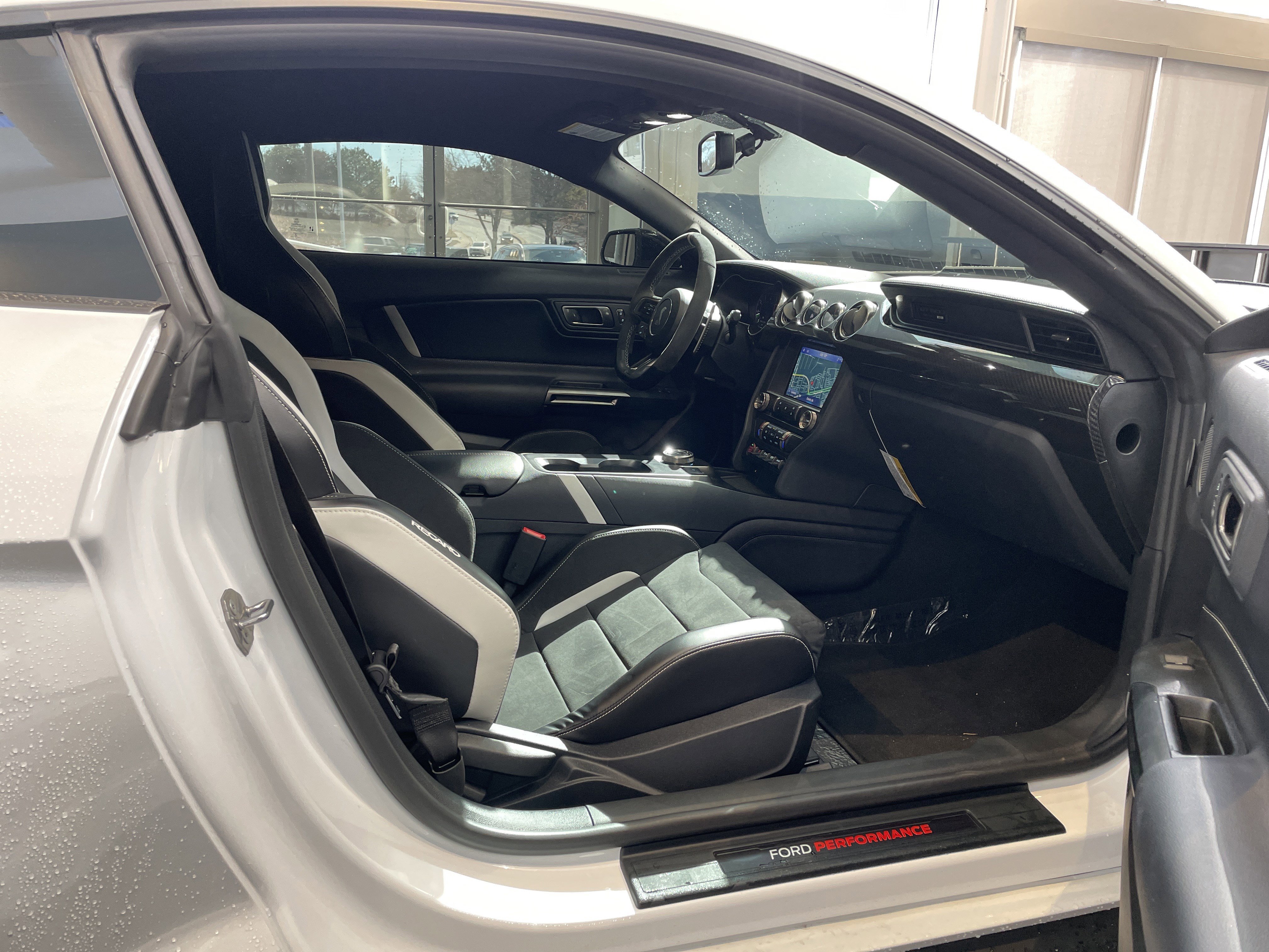 Used 2021 Ford Mustang Shelby GT500 w/ Carbon Fiber Track Pack RWD image 36