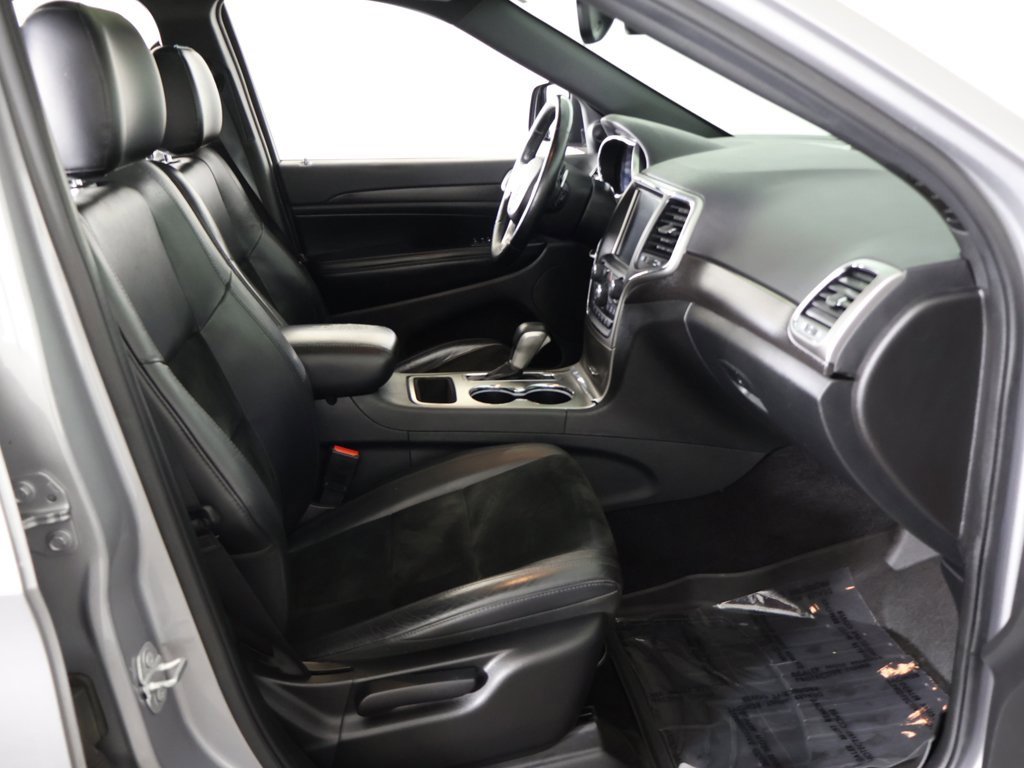 Used 2017 Jeep Grand Cherokee Altitude image 30