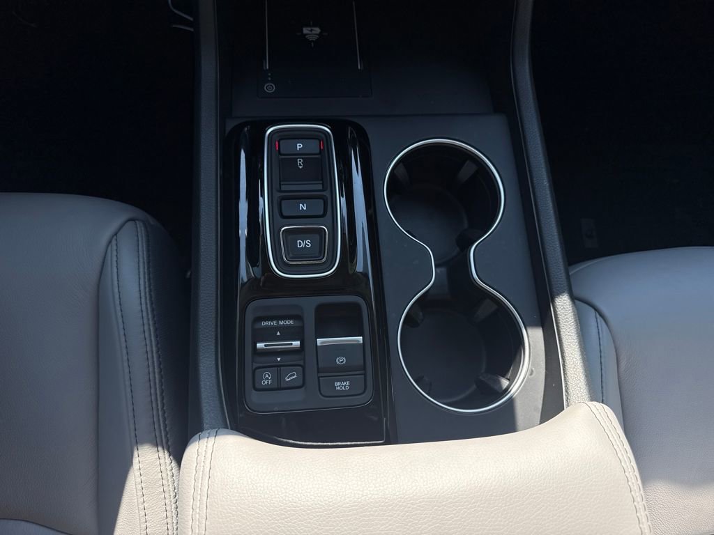 Certified 2025 Honda Pilot Touring image 18