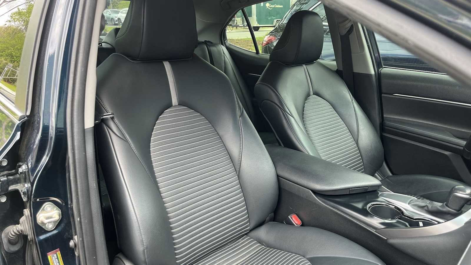 Used 2020 Toyota Camry SE FWD image 36