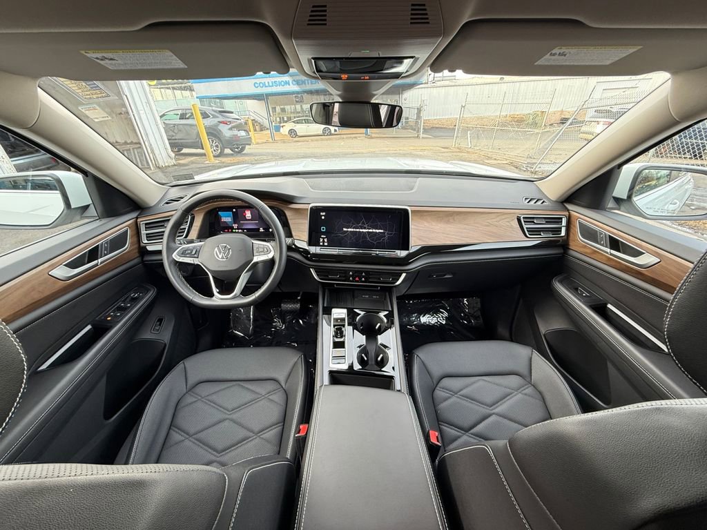 Used 2025 Volkswagen Atlas SE image 20