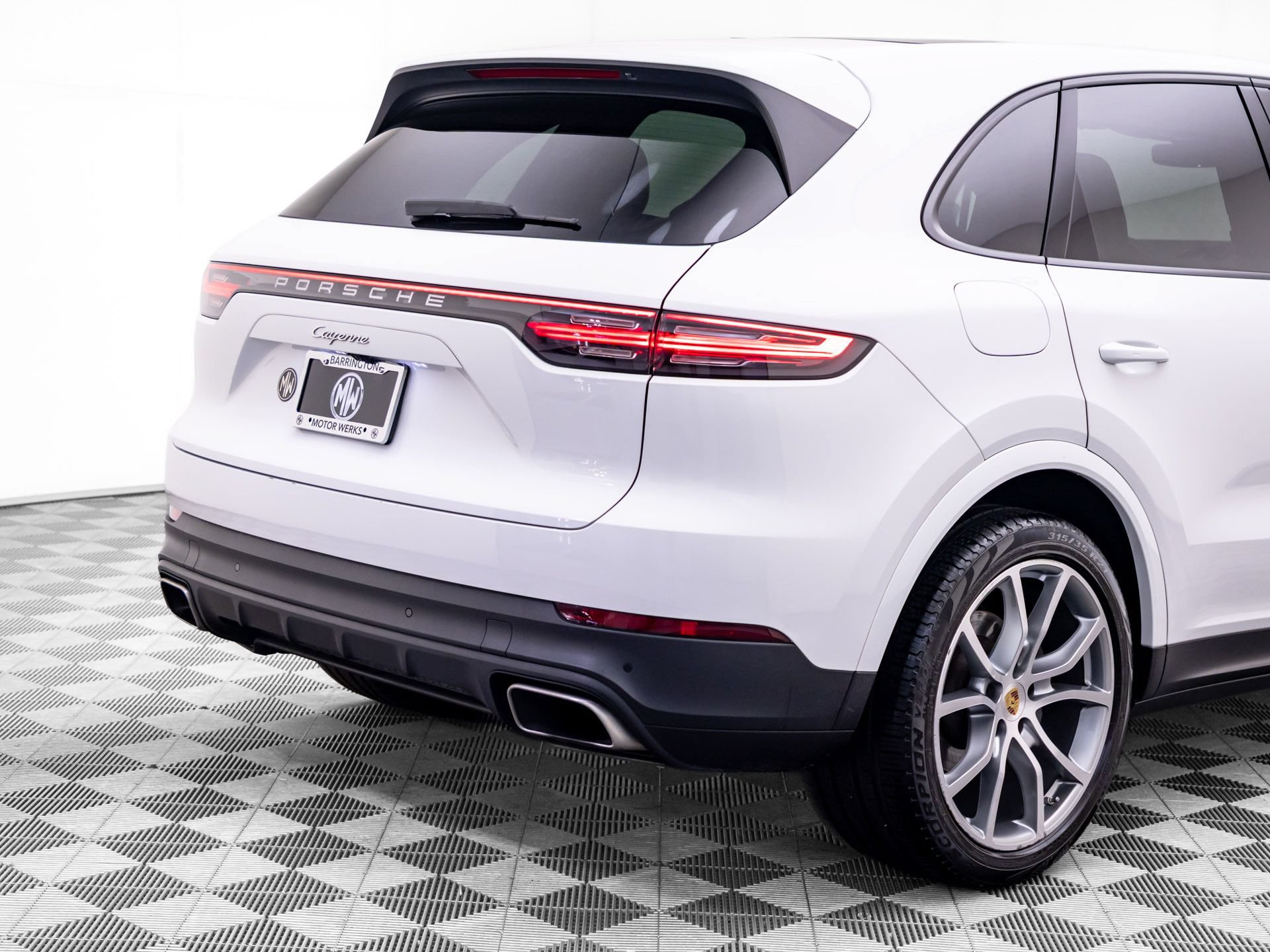 Certified 2023 Porsche Cayenne AWD/4WD image 36