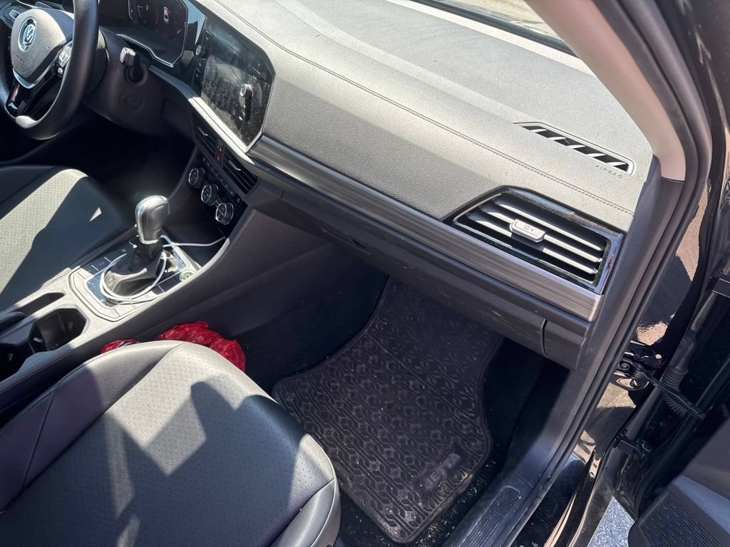 Used 2019 Volkswagen Jetta SEL w/ Cold Weather Package FWD image 13