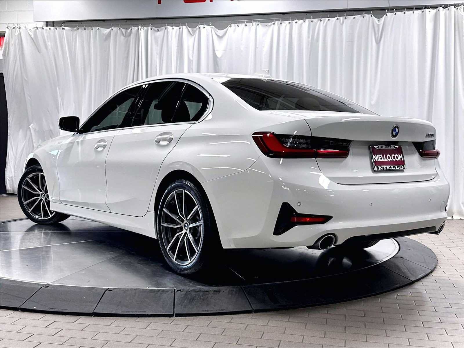 Used 2022 BMW 330i Sedan w/ Premium Package RWD image 3