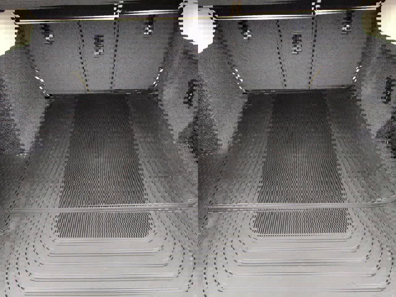 New 2026 Land Rover Range Rover SE image 36