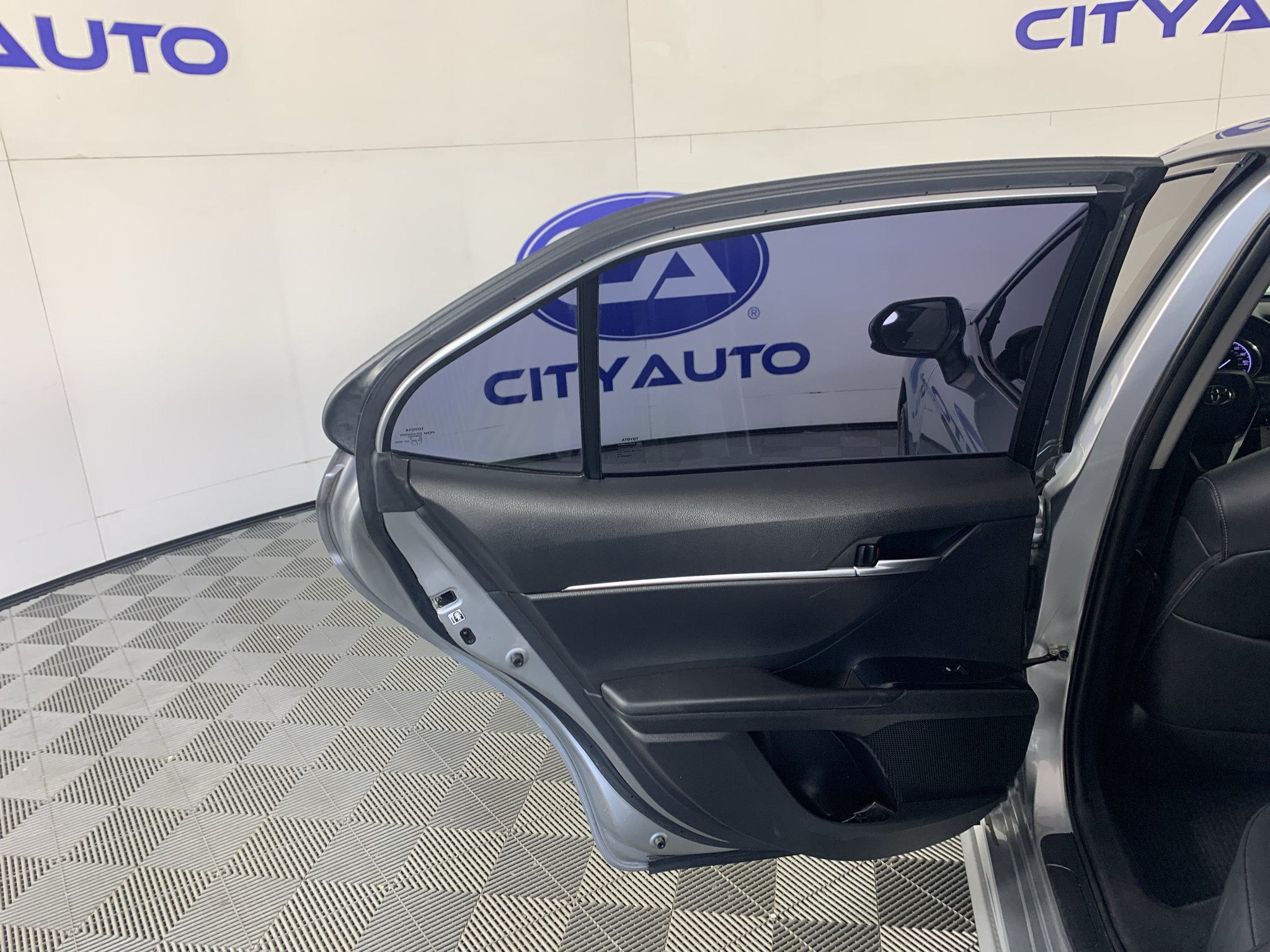 Used 2018 Toyota Camry SE FWD image 27