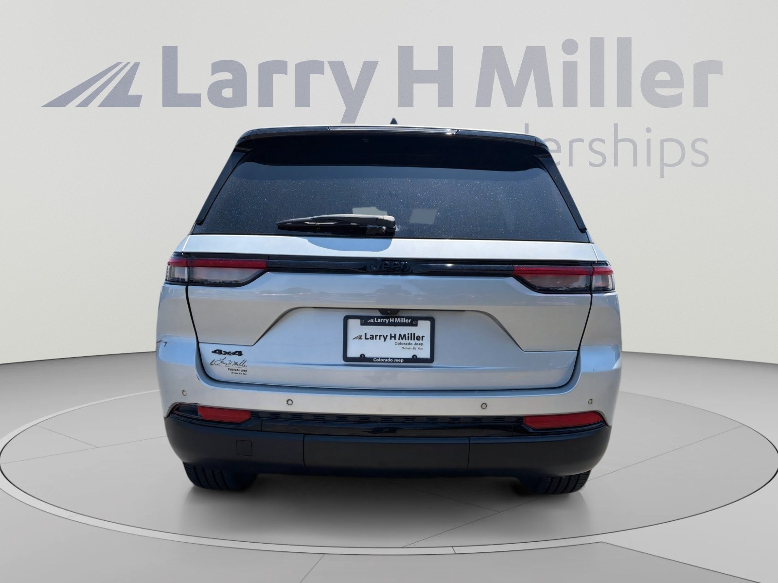 Used 2022 Jeep Grand Cherokee Altitude AWD/4WD image 4