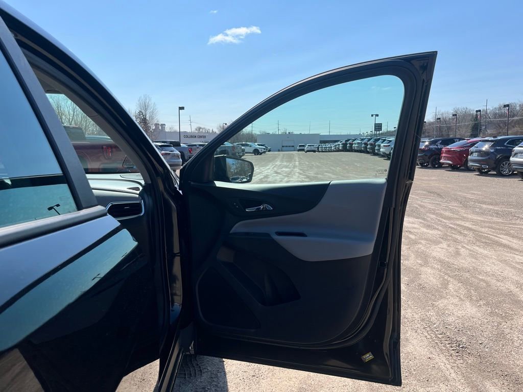 Used 2020 Chevrolet Equinox LS image 33