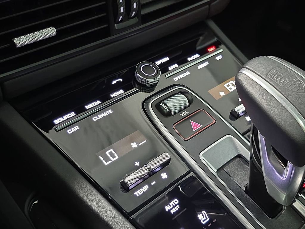 Certified 2023 Porsche Cayenne Turbo S AWD/4WD image 19