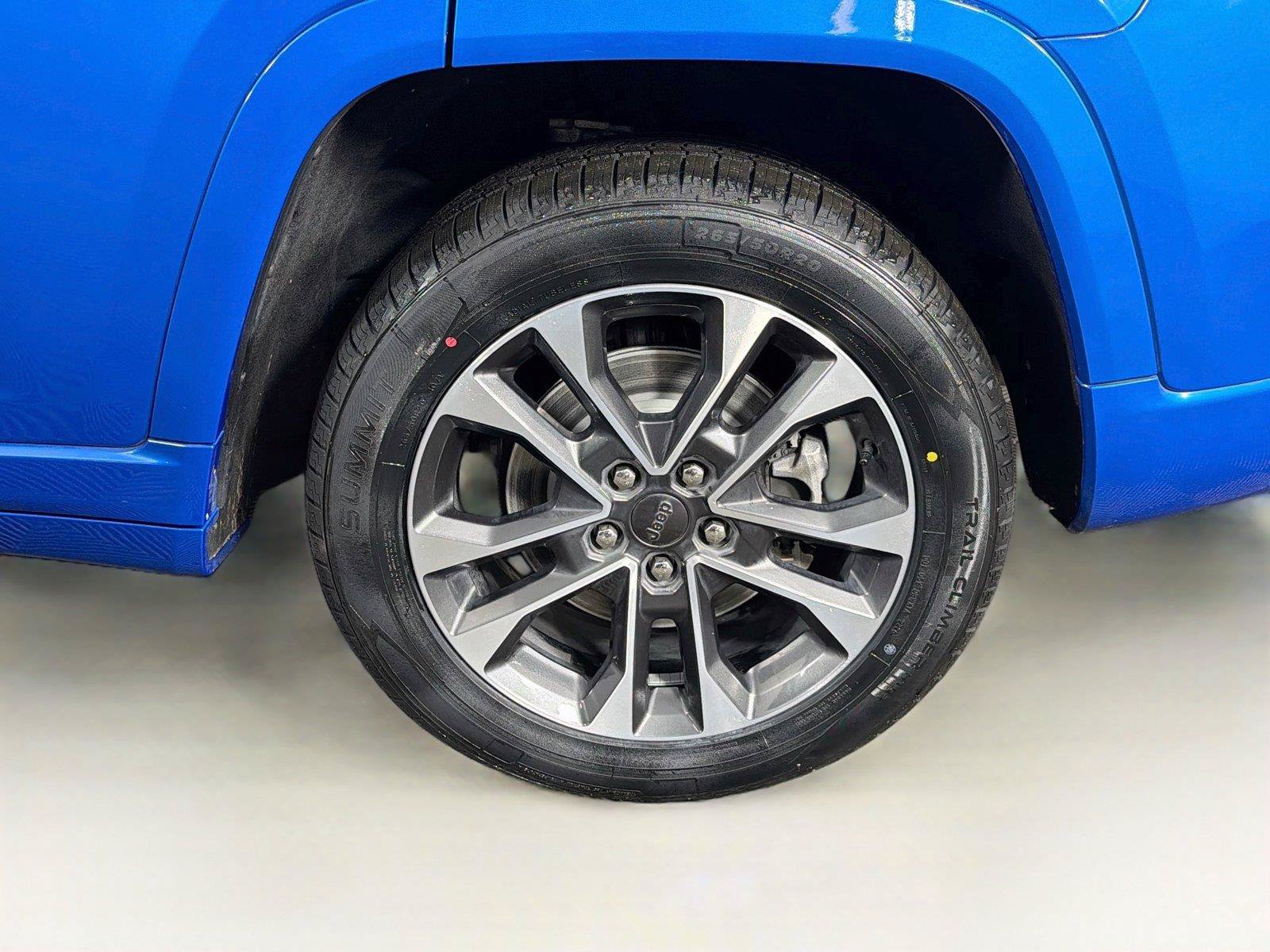 Used 2022 Jeep Grand Cherokee Overland w/ Advanced Protech Group III AWD/4WD image 36