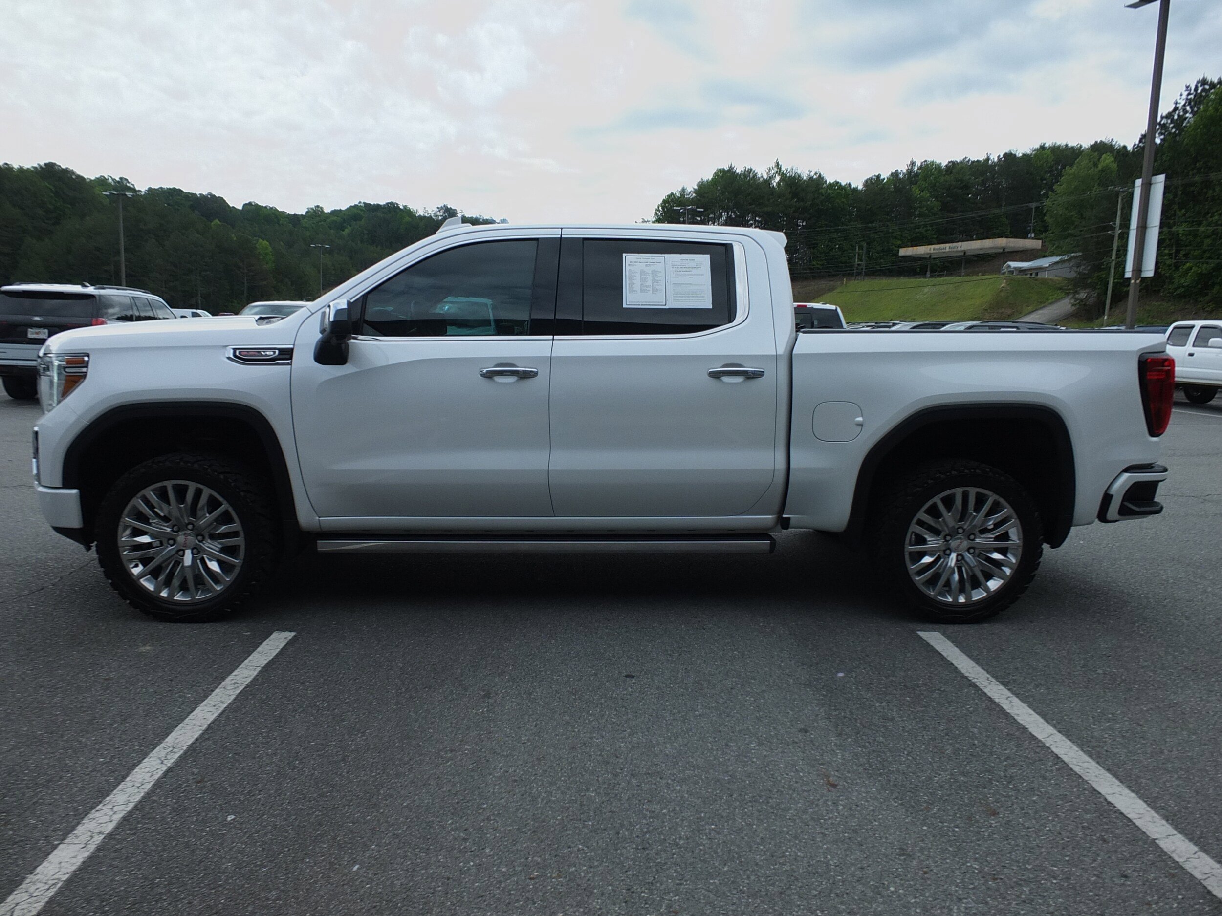 Used 2022 GMC Sierra 1500 Denali w/ Denali Premium Package AWD/4WD image 6