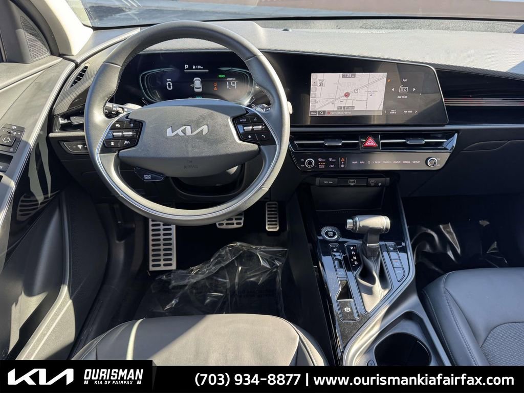 Used 2023 Kia Niro EX Touring image 2
