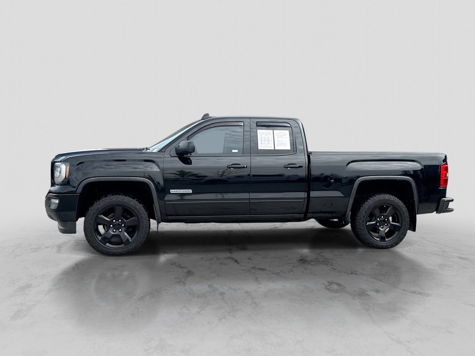 Used 2017 GMC Sierra 1500 SLE w/ SLE Value Package AWD/4WD image 3