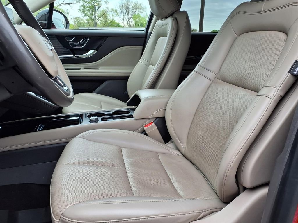 Used 2022 Lincoln Corsair AWD w/ Premium Package image 3