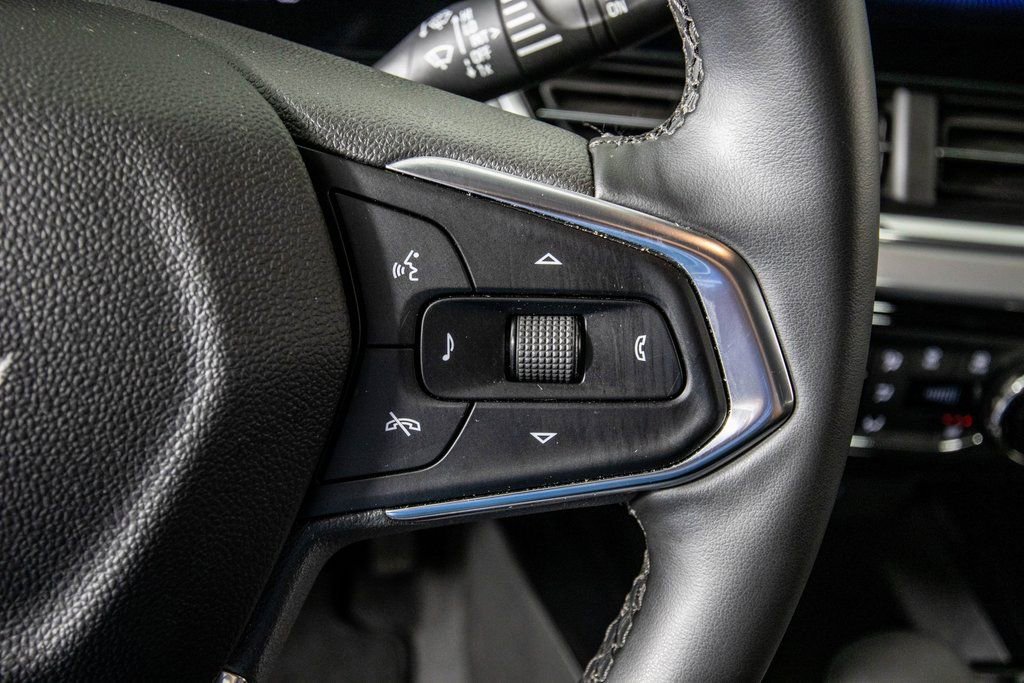 Used 2025 Chevrolet Trax LT w/ LT Convenience Package image 21