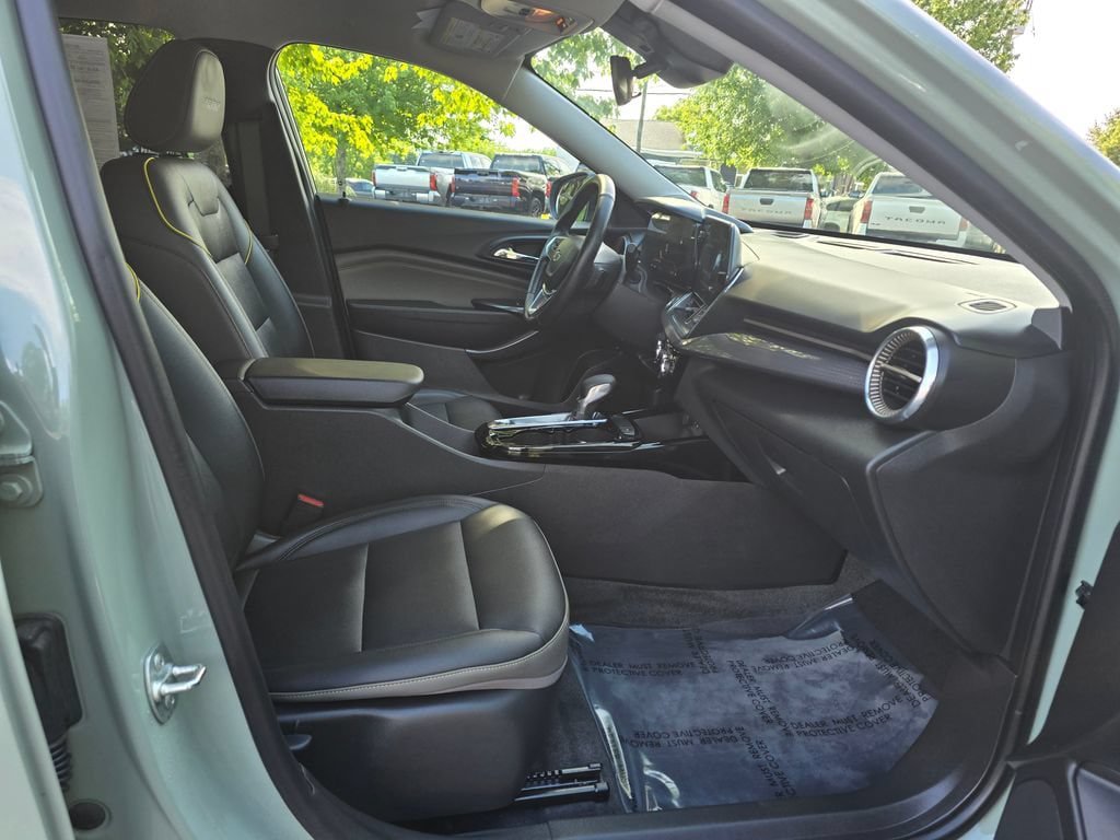 Used 2025 Chevrolet Trax ACTIV w/ Driver Confidence Package FWD image 11
