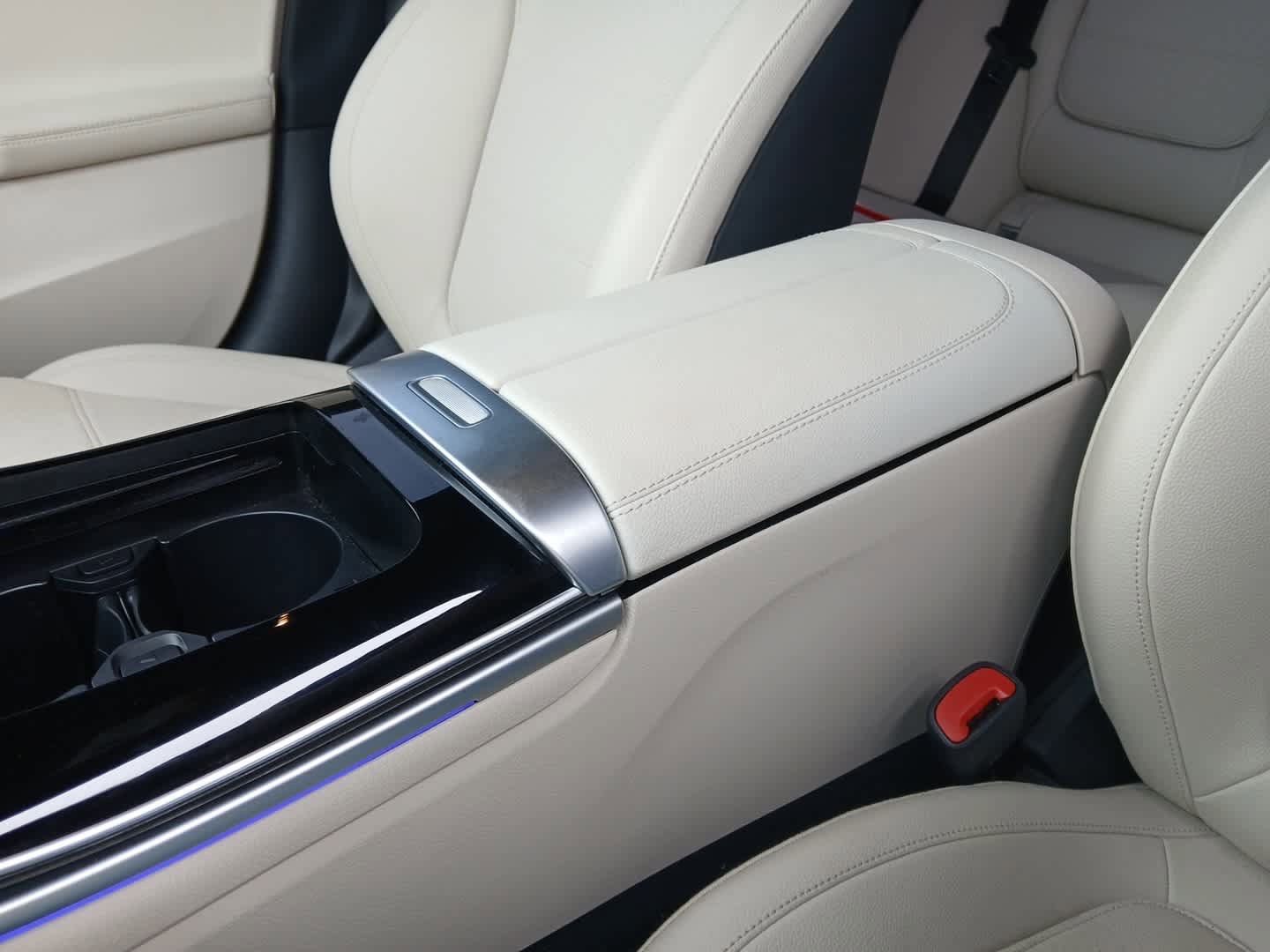 Used 2025 Mercedes-Benz C 300 Sedan image 39