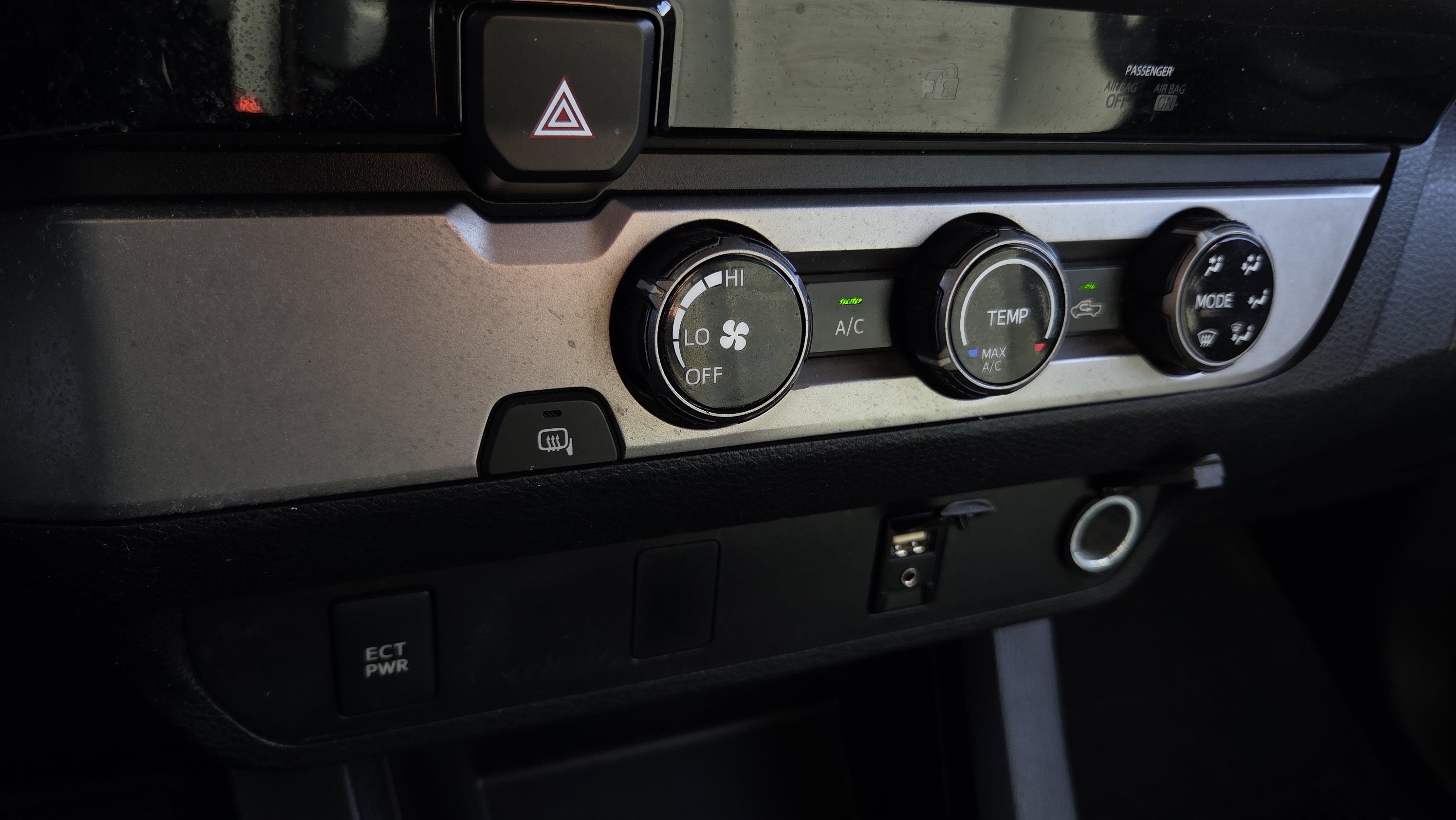 Used 2016 Toyota Tacoma SR5 w/ Towing Package image 26