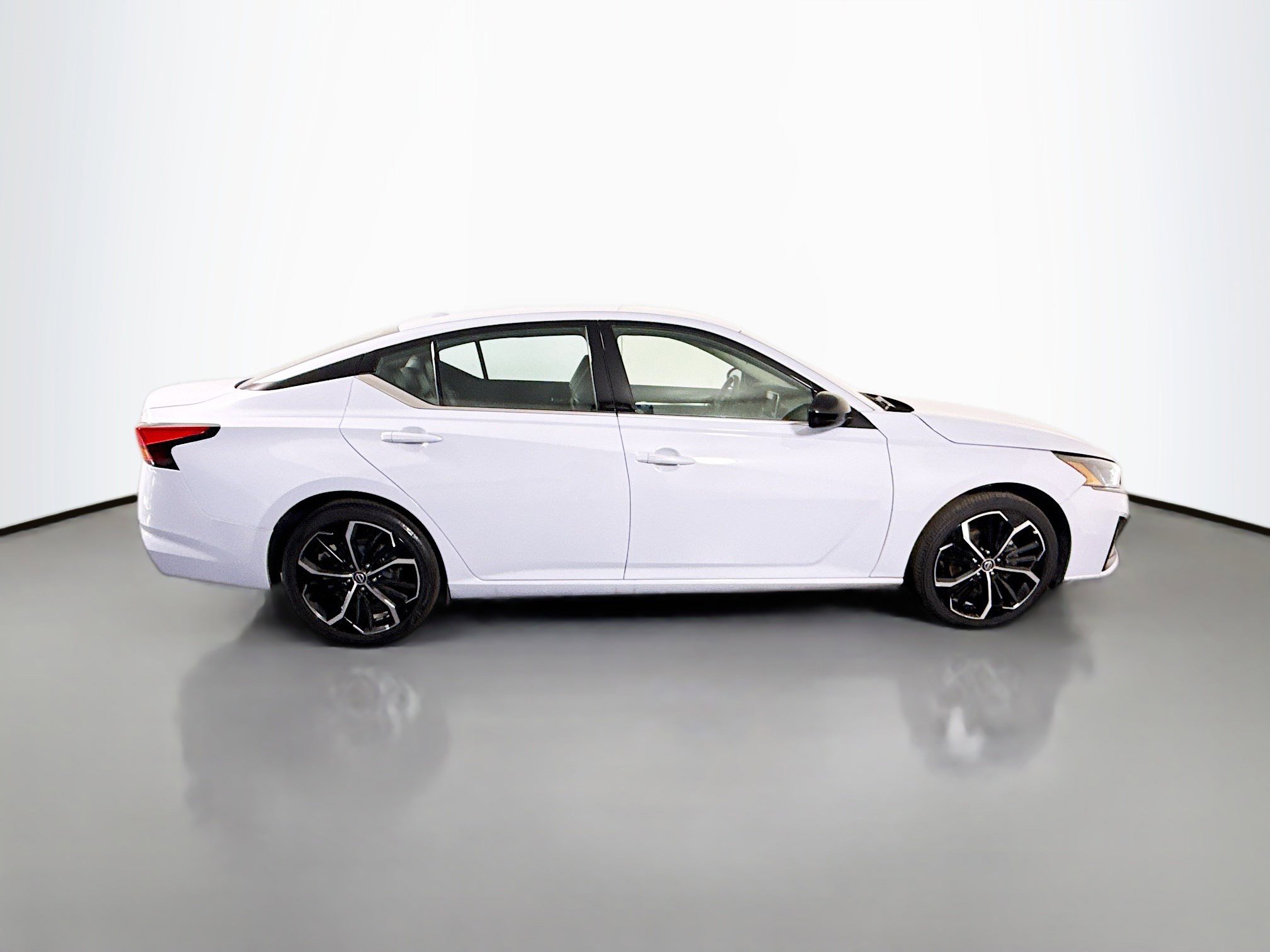 Used 2023 Nissan Altima 2.5 SR image 11