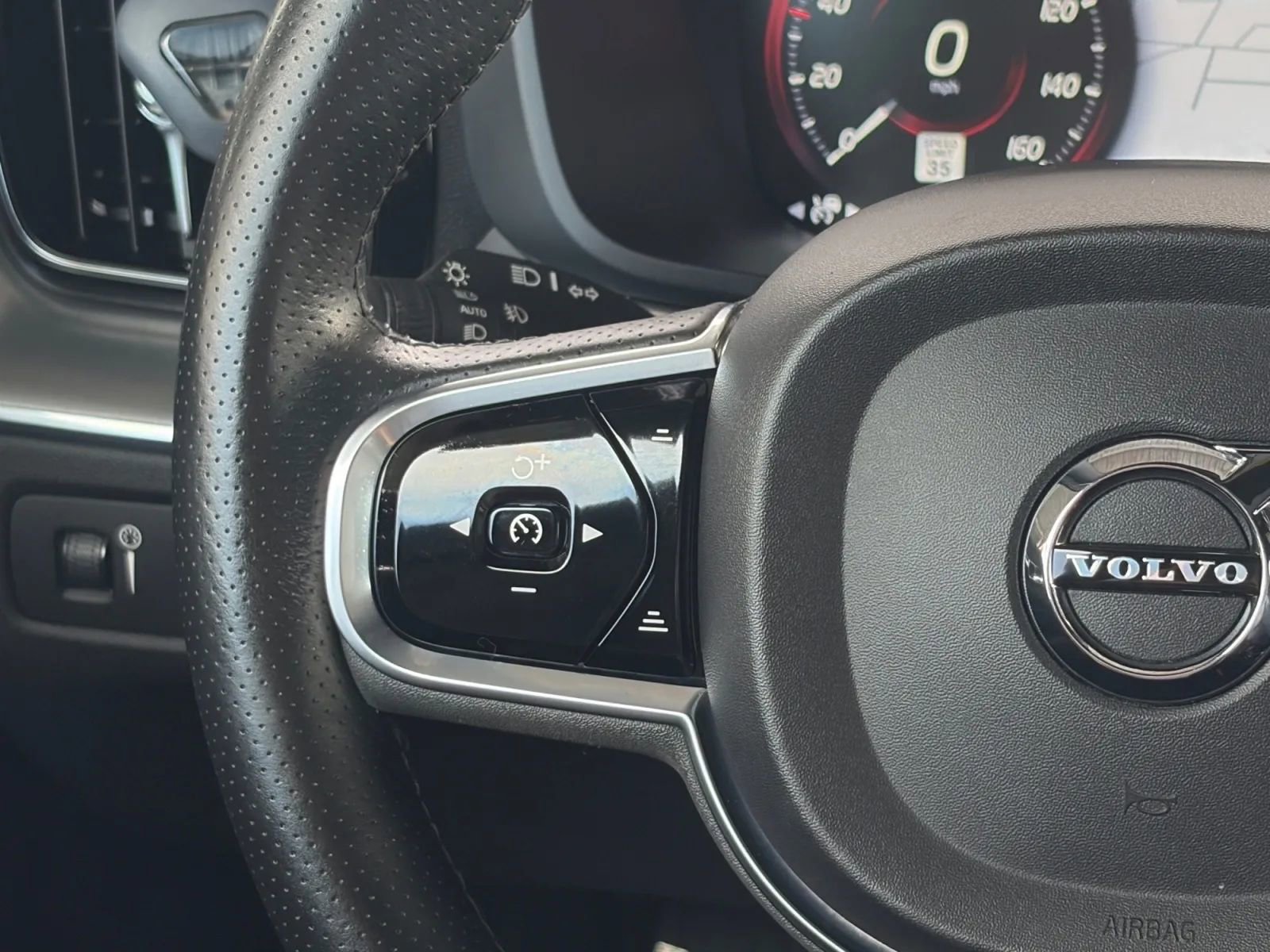 Used 2019 Volvo XC60 T5 Momentum w/ Multimedia Package AWD/4WD image 63