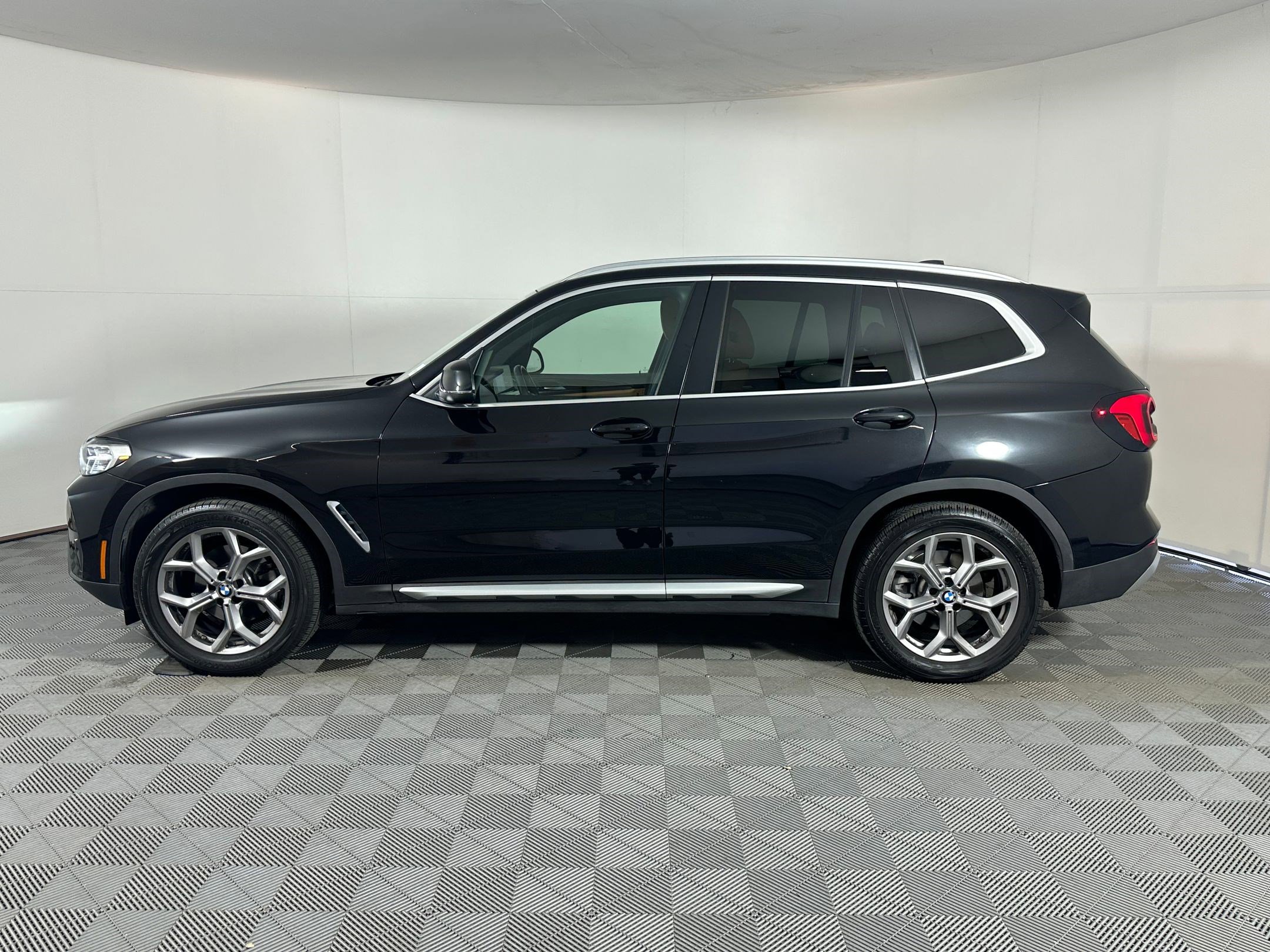 Certified 2023 BMW X3 xDrive30i w/ Premium Package image 2