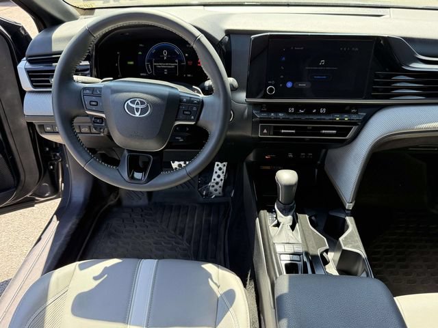 Used 2025 Toyota Camry SE FWD image 13